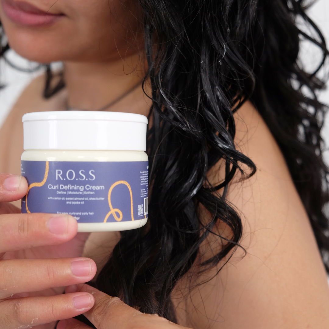 Aplikasikan Curl Defining Cream